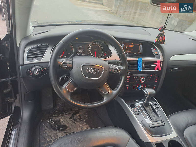 Седан Audi A4 2012 в Нижней Апше