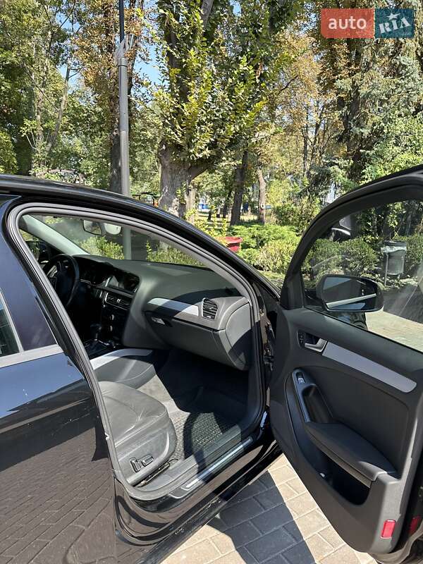 Седан Audi A4 2012 в Киеве