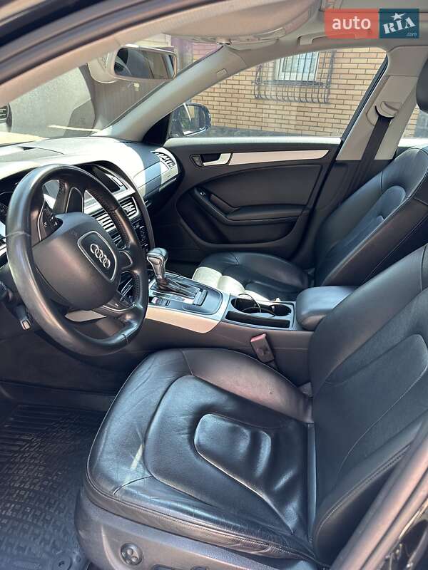 Седан Audi A4 2012 в Киеве