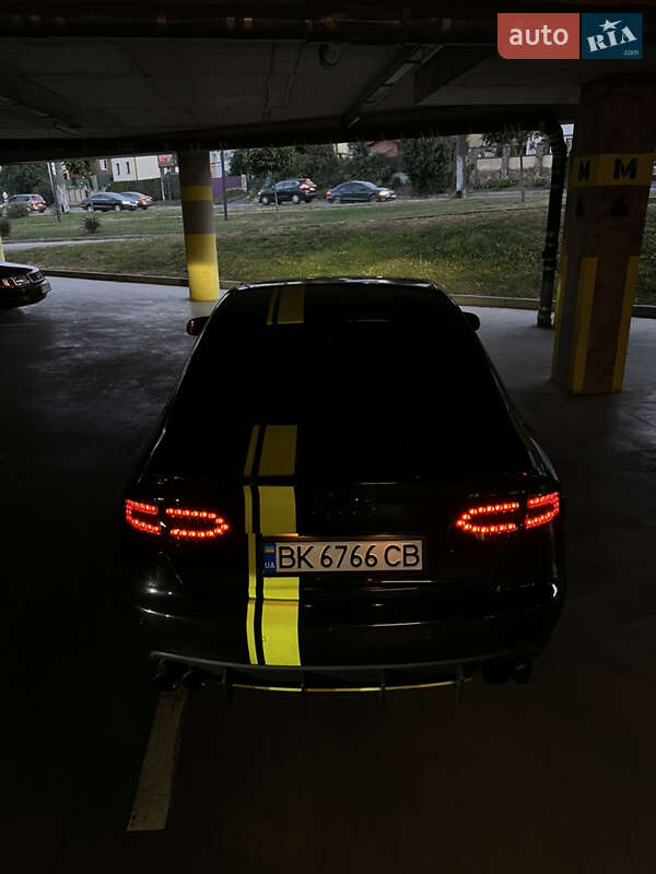 Седан Audi A4 2011 в Львові