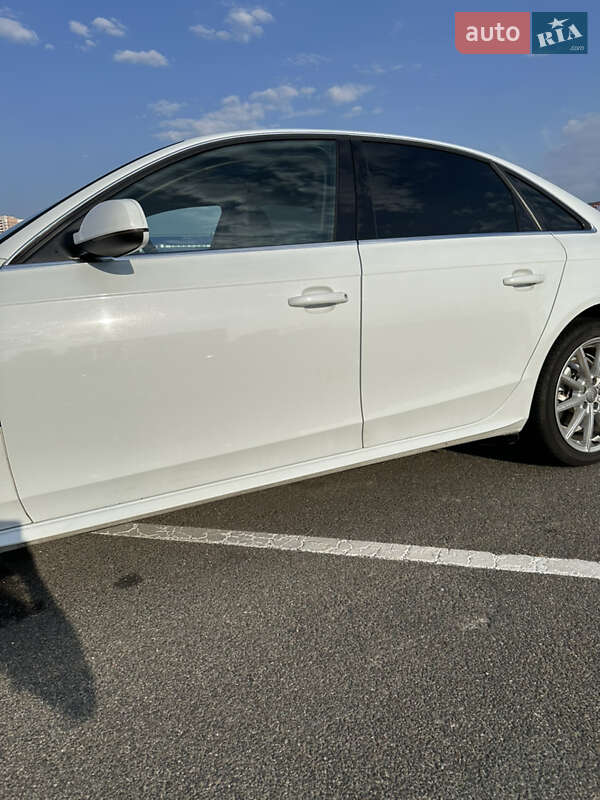 Седан Audi A4 2013 в Києві