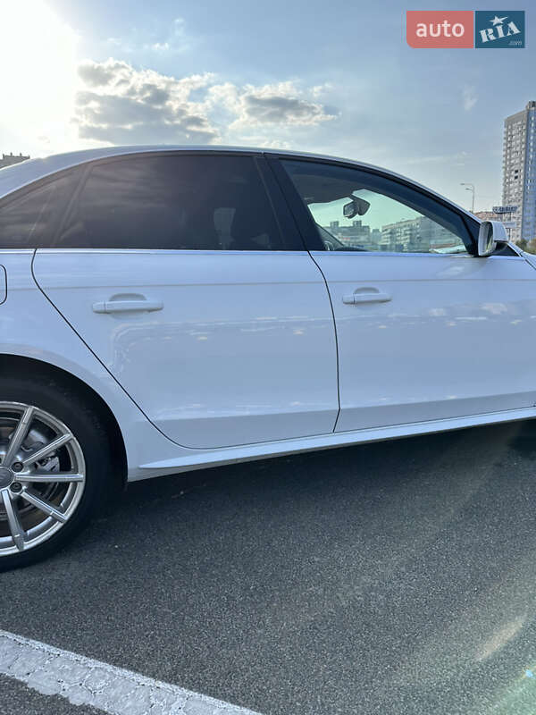 Седан Audi A4 2013 в Києві