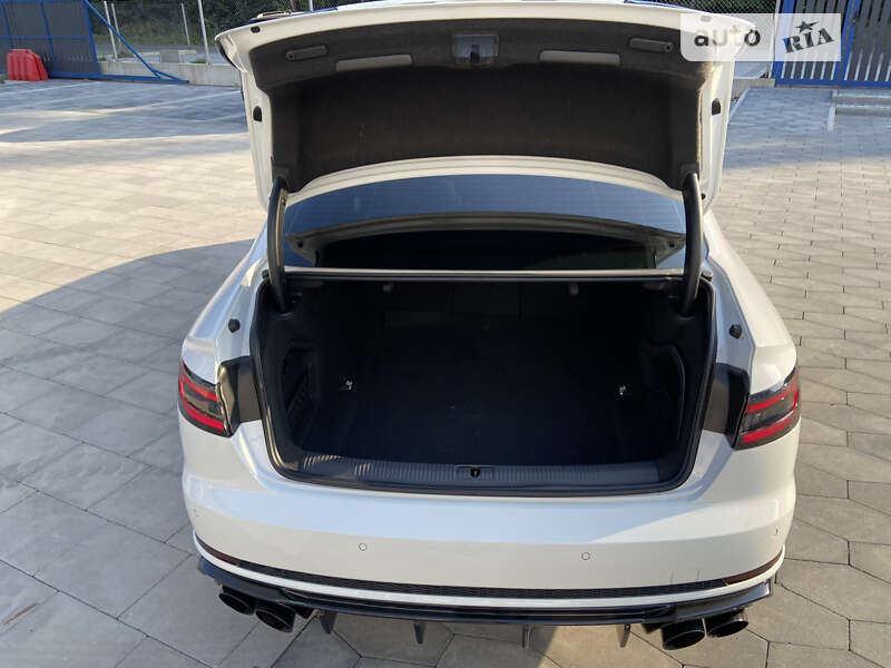 Седан Audi A4 2018 в Луцке