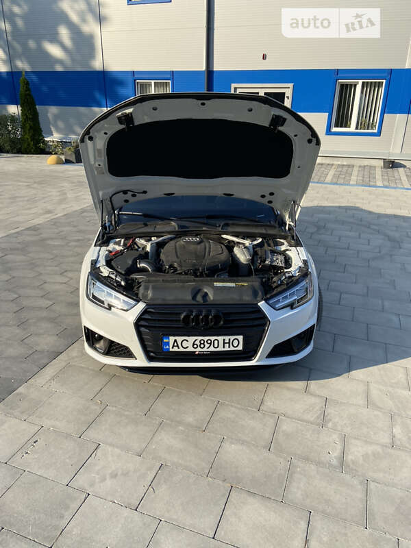 Седан Audi A4 2018 в Луцке