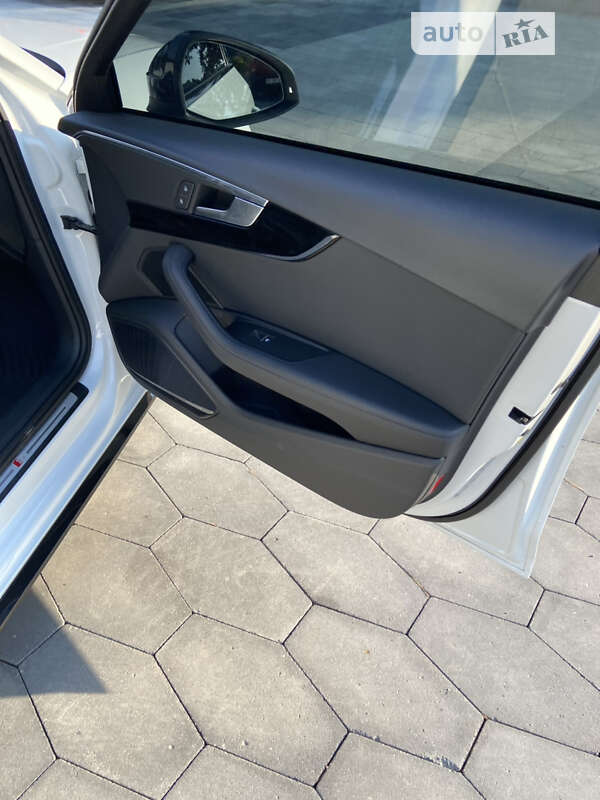 Седан Audi A4 2018 в Луцке