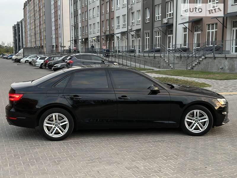 Седан Audi A4 2017 в Черновцах
