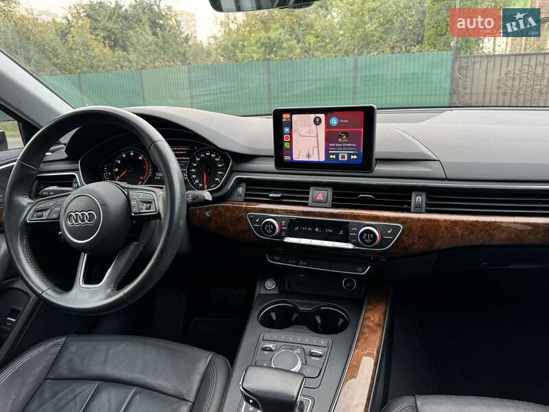 Седан Audi A4 2018 в Львове