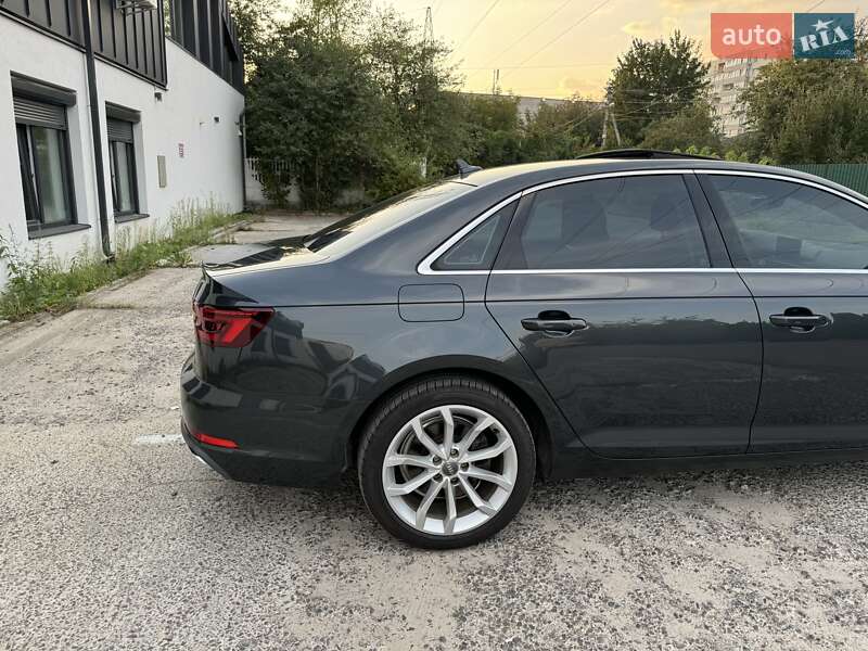 Седан Audi A4 2018 в Львове