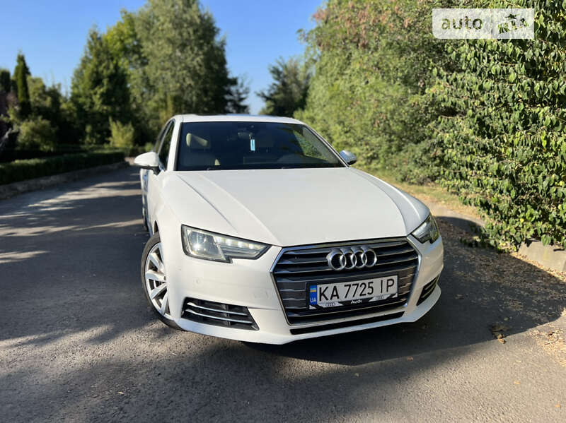 Седан Audi A4 2016 в Ровно
