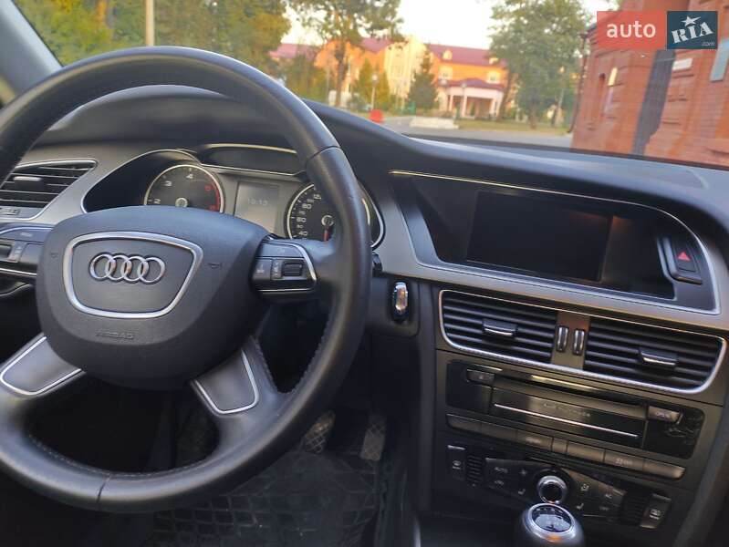 Седан Audi A4 2013 в Виннице