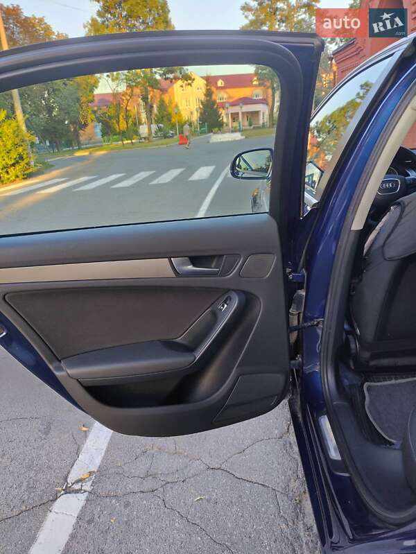Седан Audi A4 2013 в Виннице