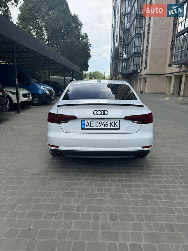 Седан Audi A4 2016 в Днепре