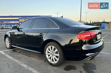 Седан Audi A4 2014 в Трускавці