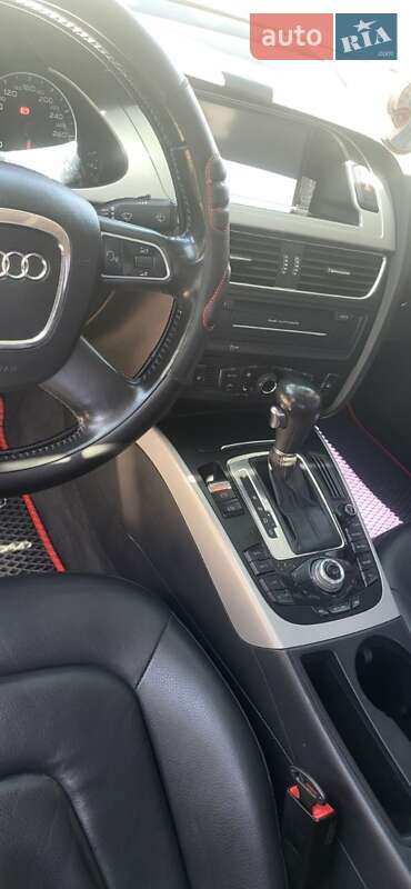 Седан Audi A4 2010 в Днепре