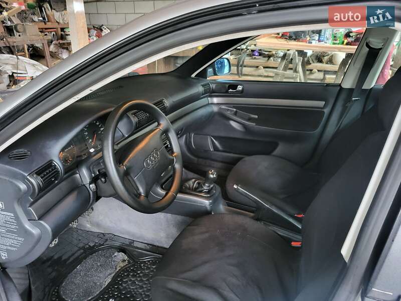 Седан Audi A4 1999 в Рівному
