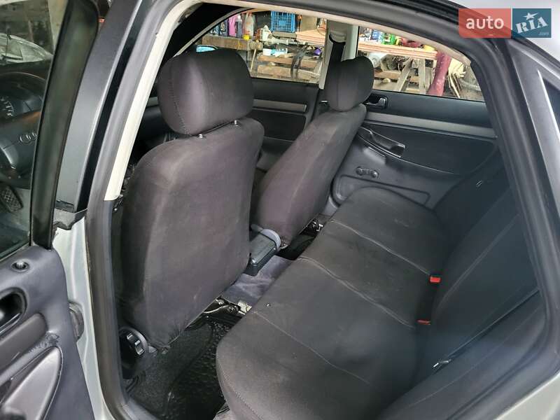 Седан Audi A4 1999 в Рівному