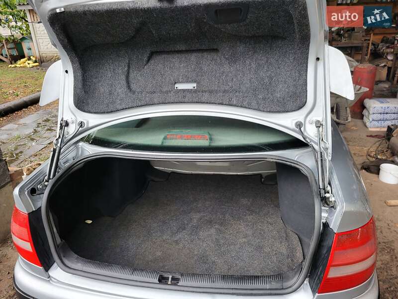 Седан Audi A4 1999 в Рівному