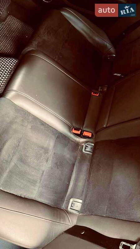 Седан Audi A4 2012 в Ужгороді