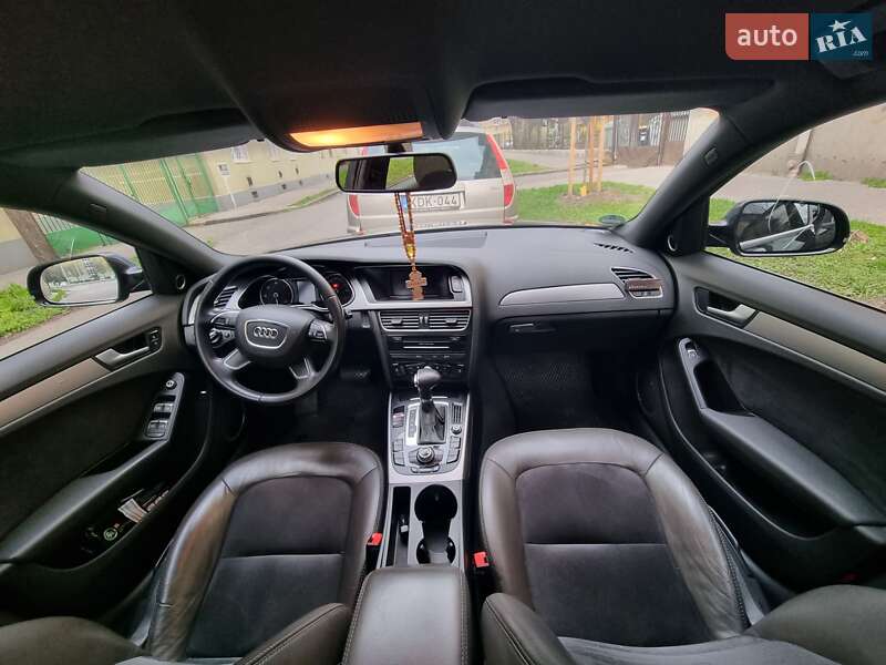 Седан Audi A4 2012 в Ужгороді