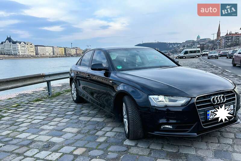Седан Audi A4 2012 в Ужгороді