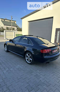 Седан Audi A4 2012 в Пустомитах