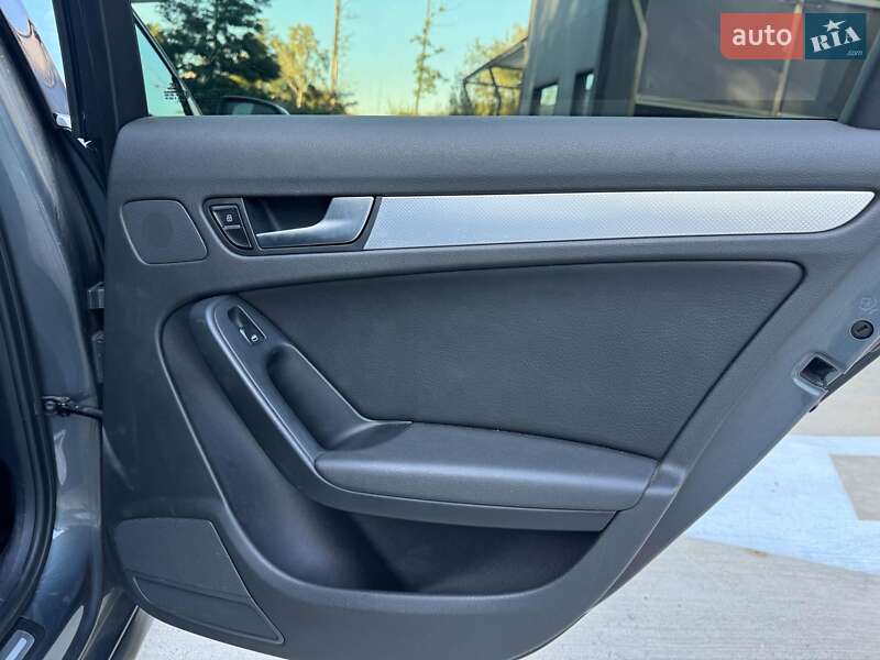 Седан Audi A4 2012 в Киеве