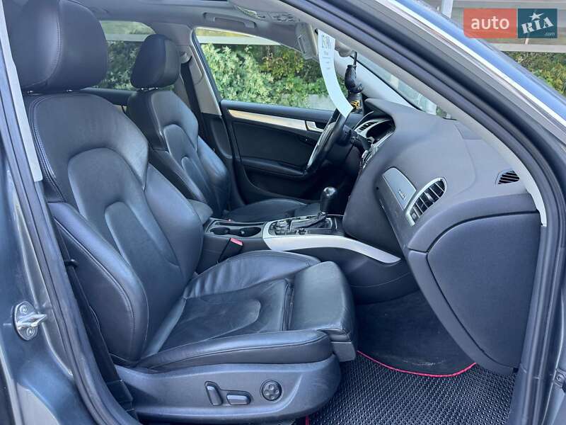 Седан Audi A4 2012 в Киеве