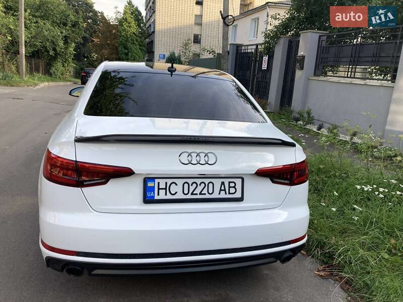 Седан Audi A4 2016 в Львові