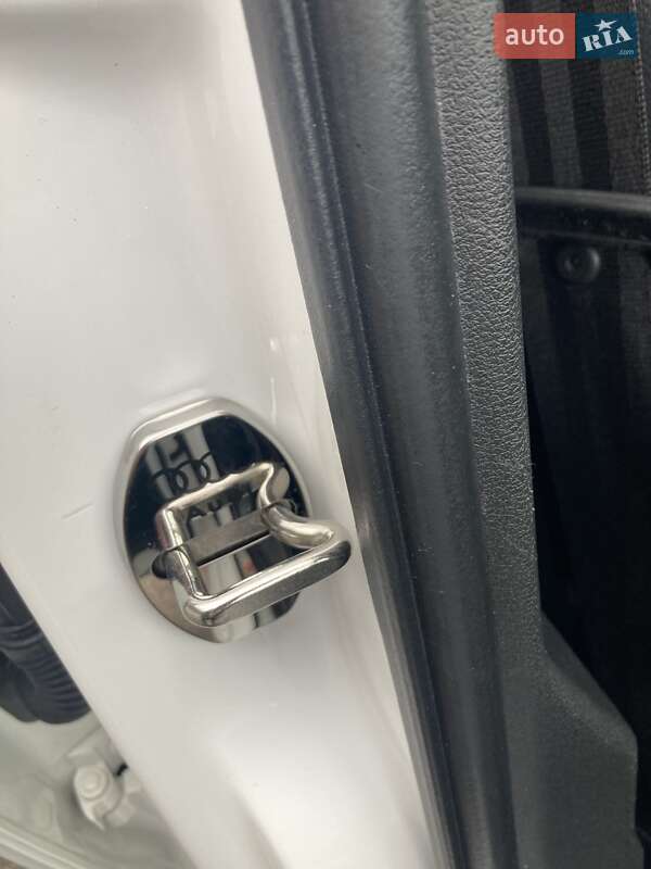 Седан Audi A4 2016 в Львові