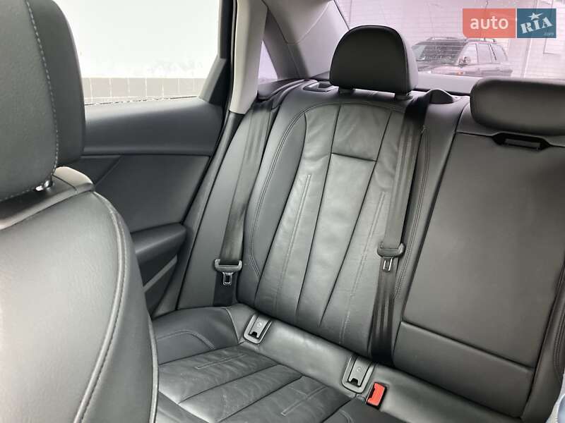 Седан Audi A4 2016 в Львові