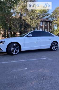 Седан Audi A4 2013 в Кам'янському