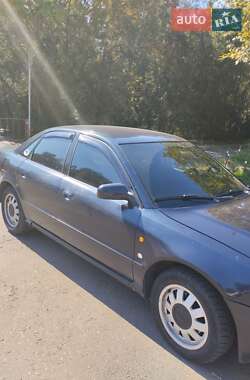 Седан Audi A4 1997 в 