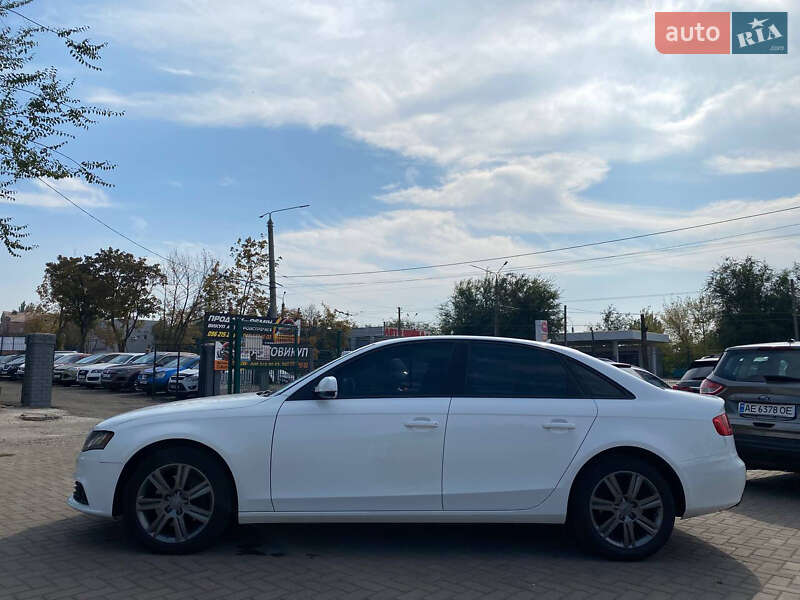 Седан Audi A4 2011 в Кривом Роге