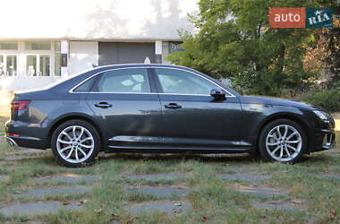 Седан Audi A4 2019 в 