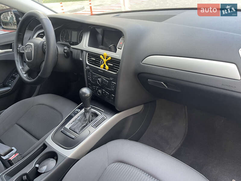 Седан Audi A4 2010 в Одесі