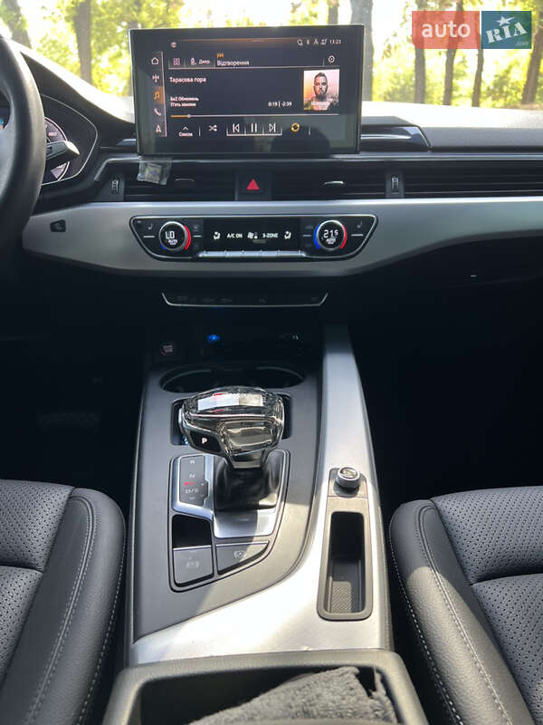 Седан Audi A4 2020 в Днепре