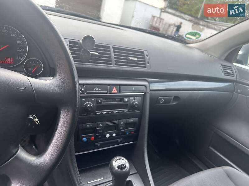 Седан Audi A4 2002 в Овруче