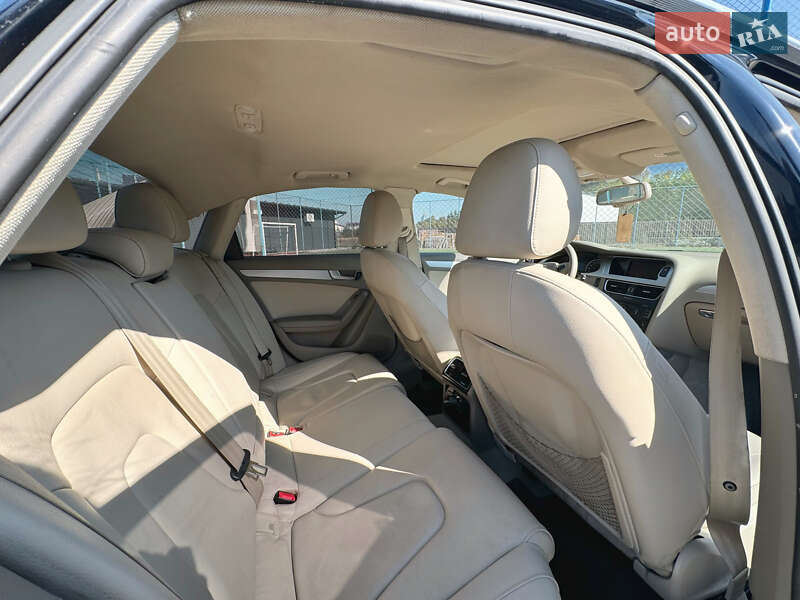 Седан Audi A4 2010 в Львове