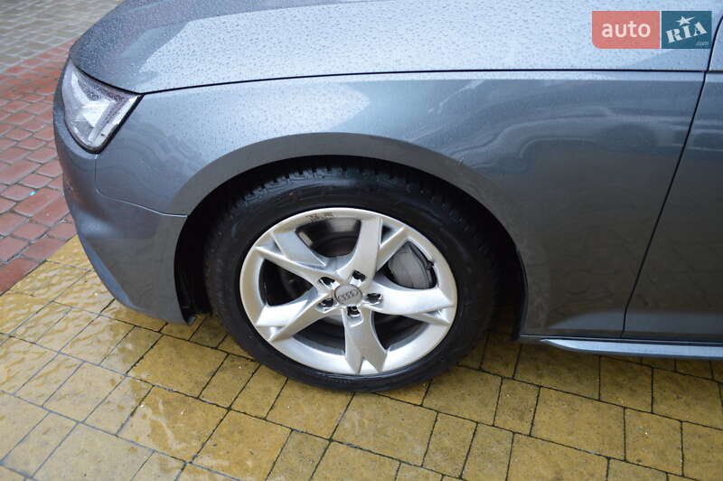 Седан Audi A4 2016 в Львове