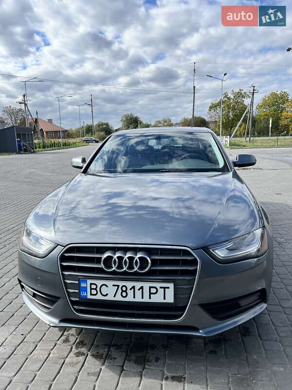 Седан Audi A4 2012 в Львове