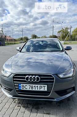 Седан Audi A4 2012 в Львове