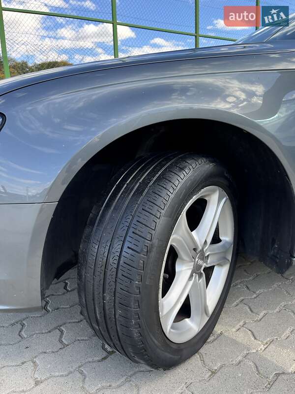 Седан Audi A4 2012 в Львове