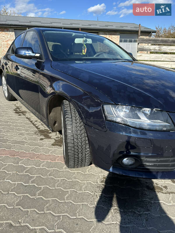Седан Audi A4 2011 в Калуші