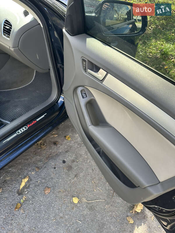 Седан Audi A4 2011 в Калуші