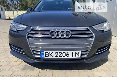 Седан Audi A4 2016 в Ровно