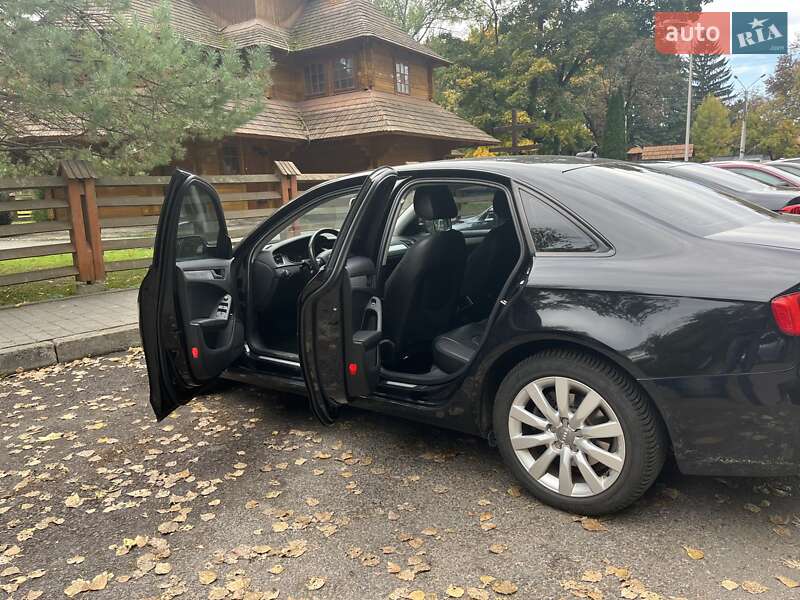 Седан Audi A4 2013 в Львове