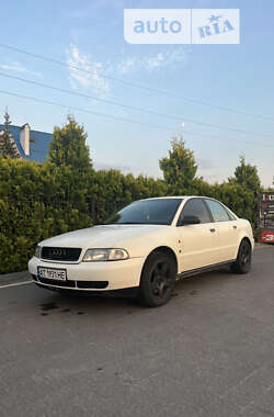 Седан Audi A4 1996 в Долині