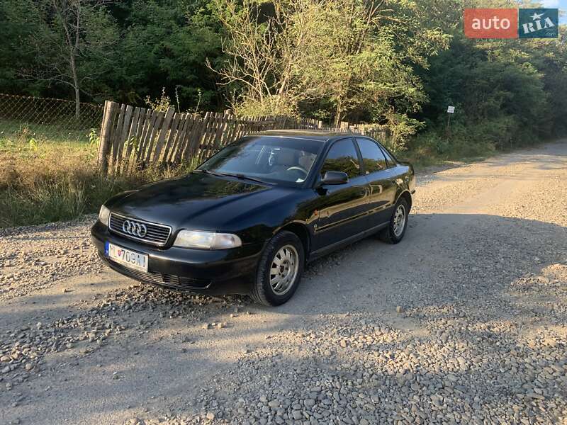 Седан Audi A4 1997 в Хусті