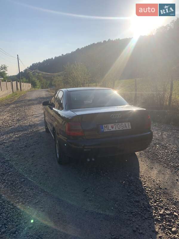 Седан Audi A4 1997 в Хусте