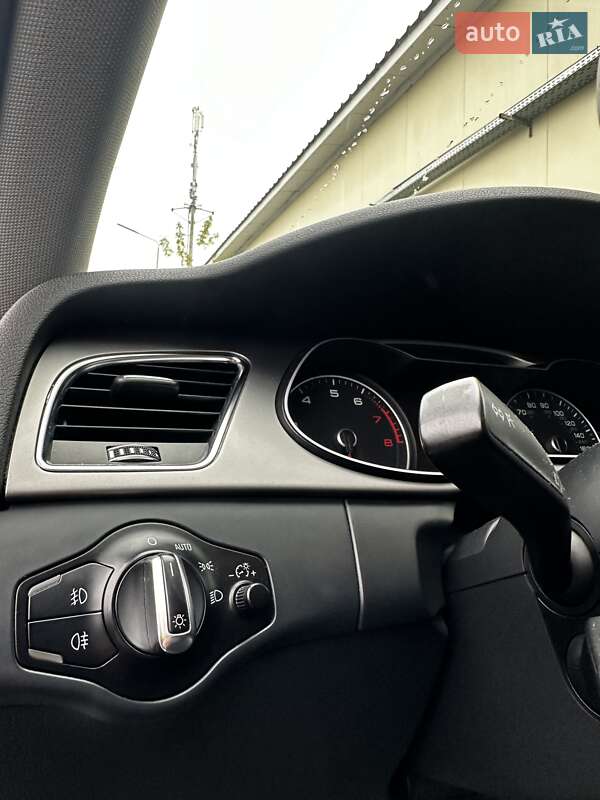 Седан Audi A4 2012 в Києві